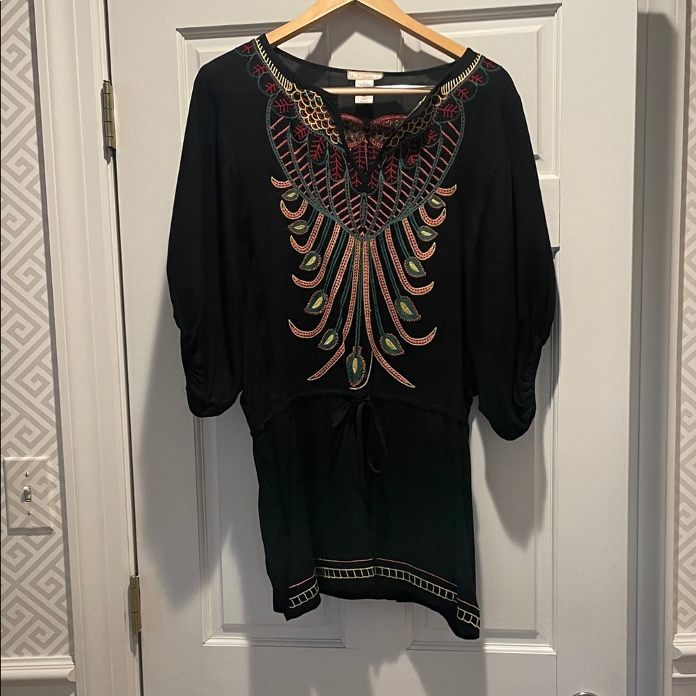 Chic Black Tunic with Vibrant Embroidery